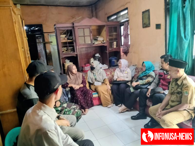 Muspika Didampingi Personil Polsek Tegalwaru Giat Kunjungan ke Warga Penderita ODGJ di Desa Cintalaksana