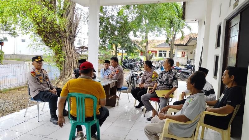 Jumat Curhat: Kapolsek Klari Jaga Kamtibmas Selama Bulan Ramadhan