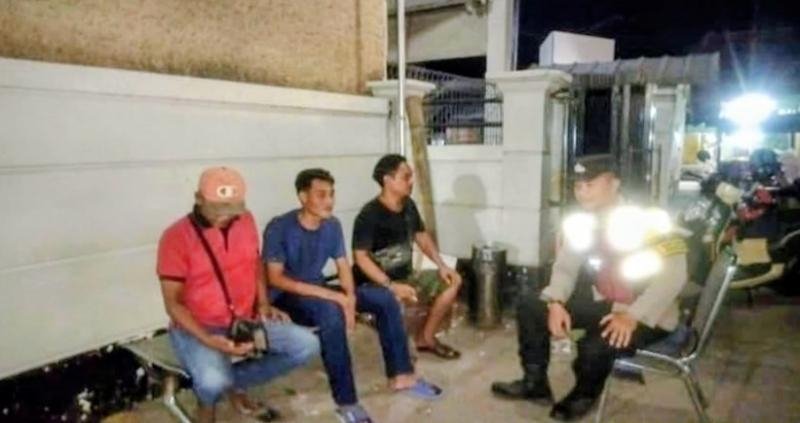 Upaya Pak Bhabin Ikut Serta Dalam Giat Ronda Bersama Warga