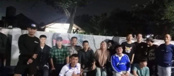 Polsek Pangkalan Laksanakan Giat Sambang Humanis, Sapa Warga Kampung Cibarengkok