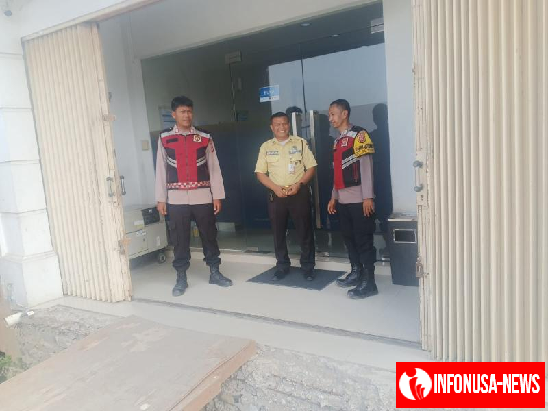 Anggota Polsek Batujaya Himbau Scurity Bank BJB Unit Batujaya tentang Kamtibmas
