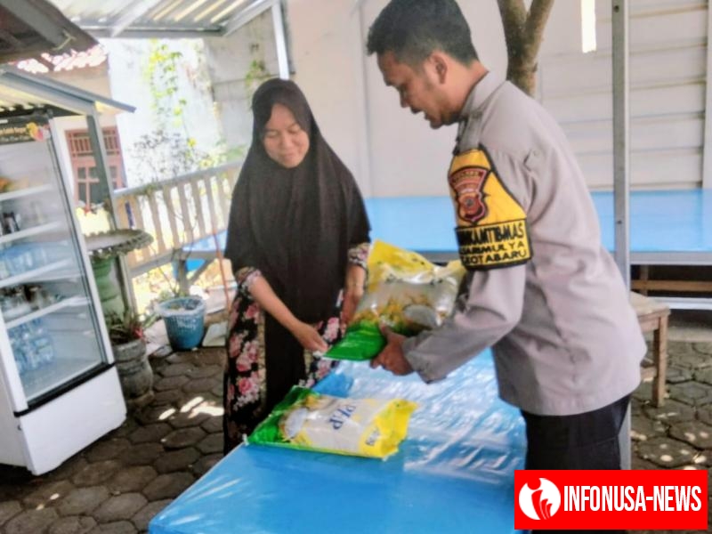 Dukung Ketahanan Pangan Polsek Kotabaru Menggelar Penjualan Beras SPHP Secara Door to Door