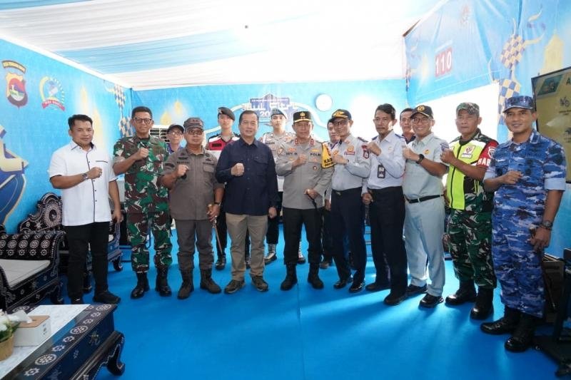 Kapolda NTB Bersama Forkopimda Pantau Arus Mudik di Terminal Mandalika, Pastikan Keamanan Penumpang