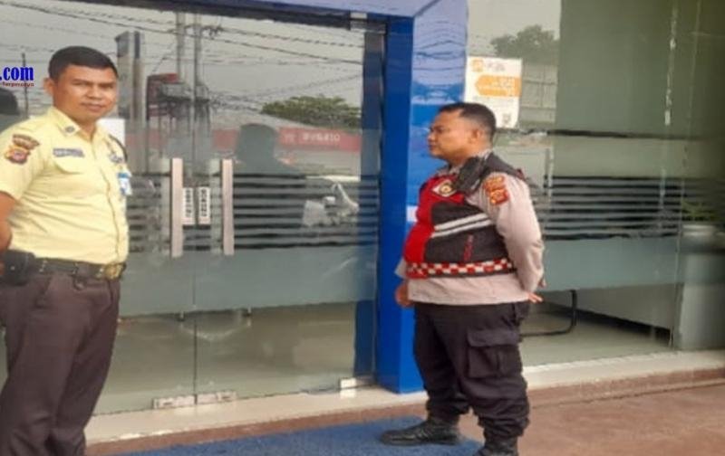 Personel Polsek Lemahabang Sosialisasikan Layanan Call Center 110 Di Obyek Vital