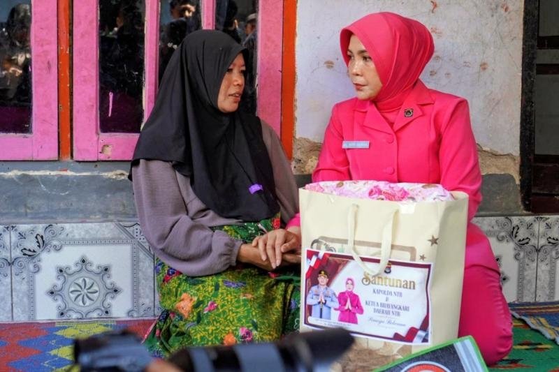 Ketua Bhayangkari Daerah NTB Kunjungi Anak Korban Kekerasan di Ponpes Lombok Tengah