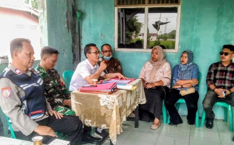 Upaya Bhabinkamtibmas Polsek Telagasari Sebar Himbauan Cegah TPPO di Lingkungan Masyarakat
