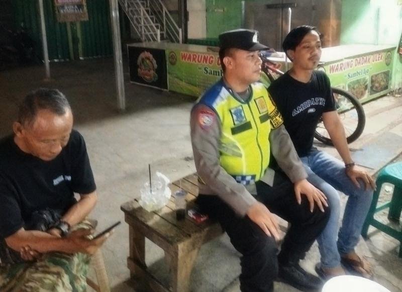 Pak Bhabin Ikut Serta Dalam Giat Ronda Bersama Warga di Wilkum.Binaan
