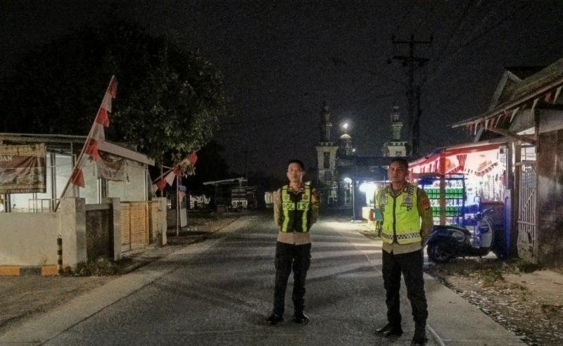 Anggota Polsek Tirtajaya laksanakan Patroli Prekat guna Antisipasi Kenakalan Remaja