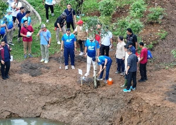 Rudy Susmanto dan Menteri LH Tanam Harapan di Hutan Kota Tegar Beriman Jelang Ramadan