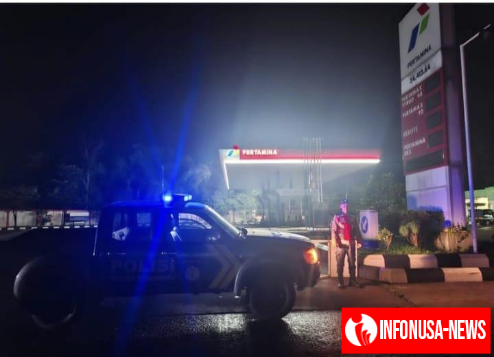 Pastikan Objek Vital Aman dan Cegah Pekat, Personil Polsek Tegalwaru Patroli Malam di Depan SPBU Munjul
