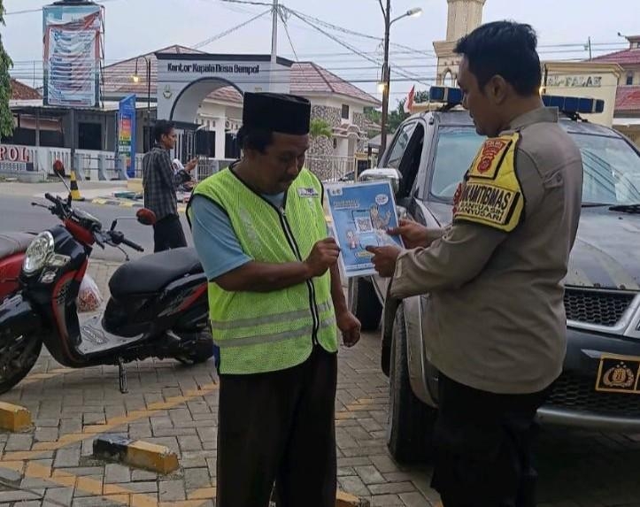 Aipda Abdul Rahman Bhabin Polsek Banyusari Melaksanakan Giat Sosialisasi QR Barcode ke Masyarakat