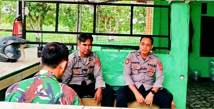 Perkuat Sinergitas, Personil Polsek Rengasdengklok bersilaturahmi Dengan Anggota Koramil 0404/Rdk