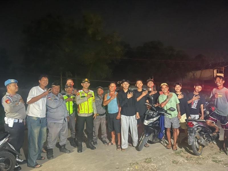 Jaga Kondusifitas Dimalam Panjang Polisi Sambangi Remaja Yang Sedang Mengisi Waktu Libur