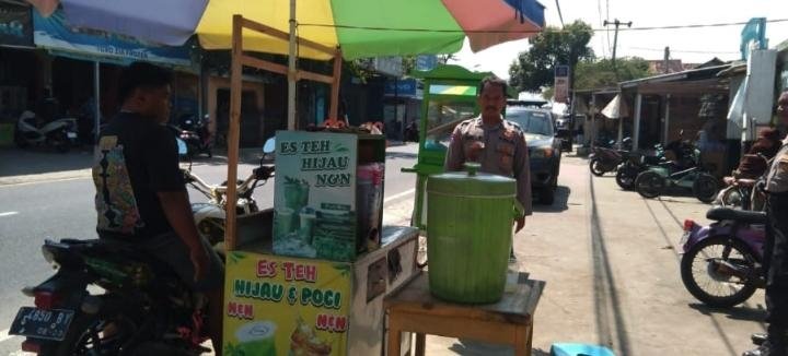 Personel Polsek Jatisari Patroli Siang Sasaran Pasar Jatiwangi, Ingatkan Kamtibmas kepada Pedagang