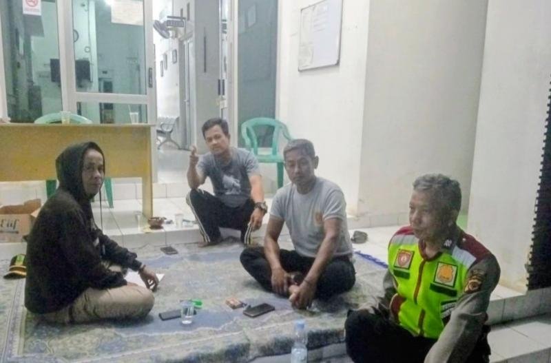 Personil Polsek Tegalwaru Patroli Malam Sapa Aparatur Pemerintah Desa Mekarbuana Ajak Waspadai Kejahatan