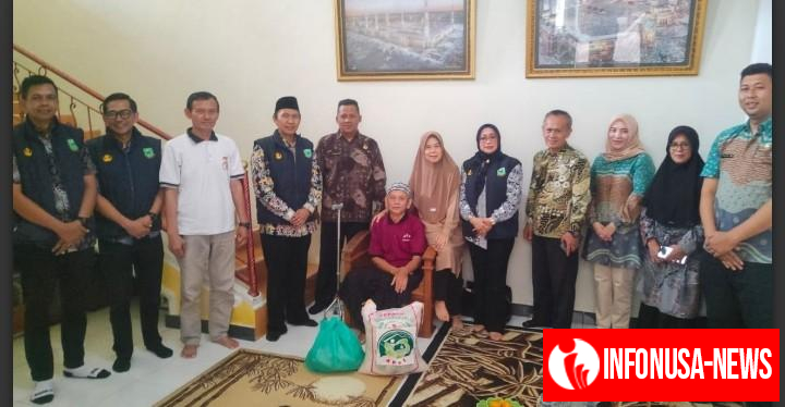 Sebagai Bentuk Kepedulian, BKPSDM Kerja Bareng KORPRI Kuningan Jenguk ASN Cuti Sakit Menahun