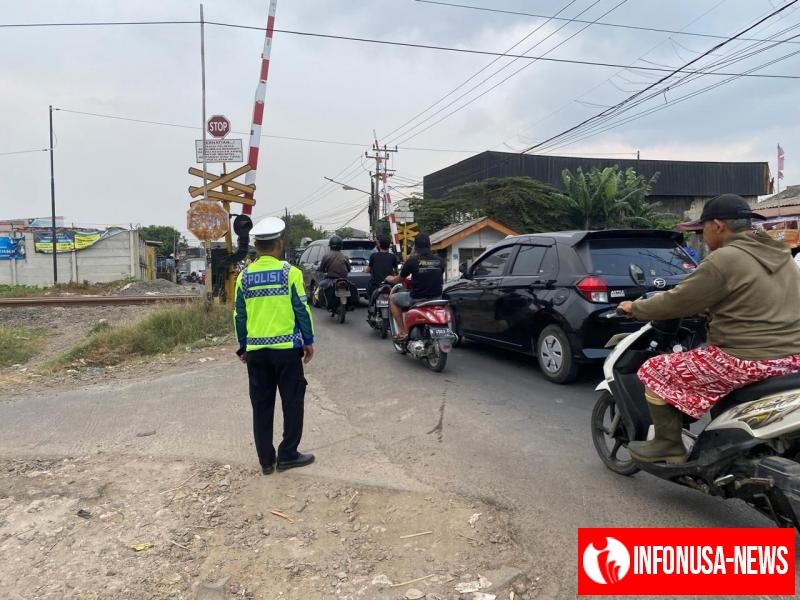 Tegakan Aturan Lalu Lintas, Satlantas Polres Karawang Optimalkan Gatur Lalin di Jalan Raya