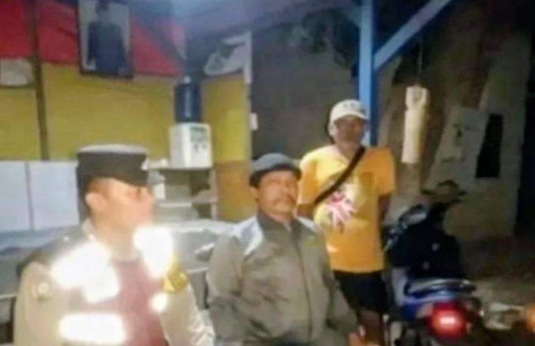Bhabinkamtibmas Ikut Serta Dalam Giat Ronda Bersama Warga di Wilayah Binaan