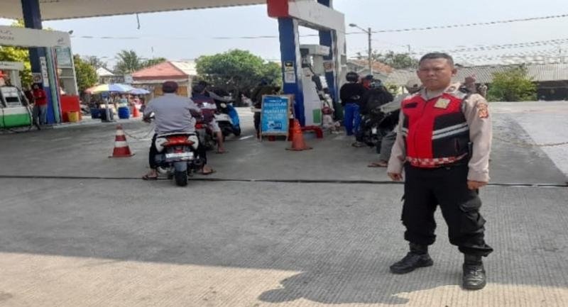 Personel Polsek Lemahabang Sosialisasikan Pelarangan Knalpot Tidak Sesuai Spesifikasi Teknis Di Obyek Vital