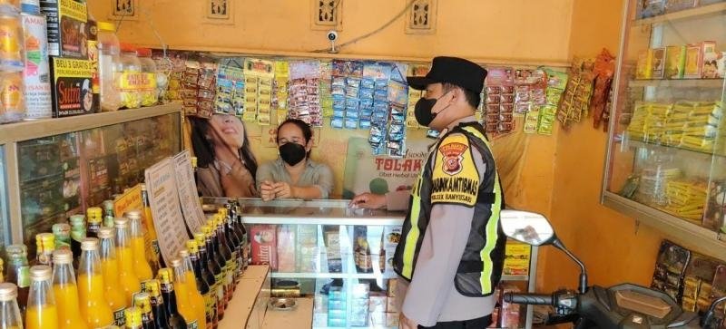 Upaya Sambang Prekat Polsek Banyusari Gelar Razia Miras Demi Ciptakan Situasi Kamtibmas Kondusif