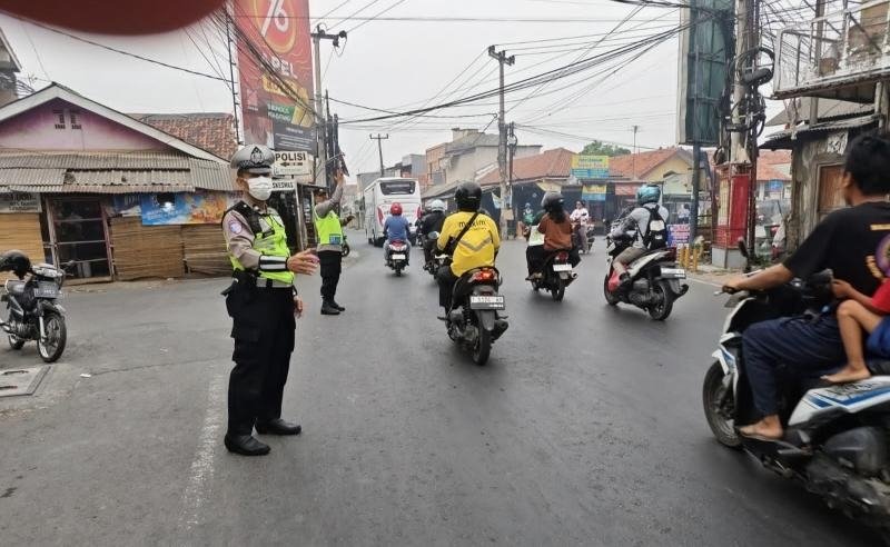 Satlantas Polresta Karawang Laksanakan Patroli Simpatik, Imbau Pengendara Motor untuk Patuhi Aturan Berlalu Lintas