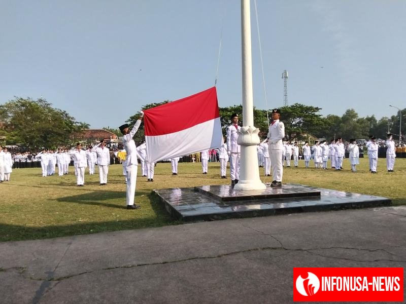 Paskibra SMK Tri Mitra Sukses Kibarkan Bendera di HUT Kemerdekaan RI ke-80 di Kecamatan Kotabaru