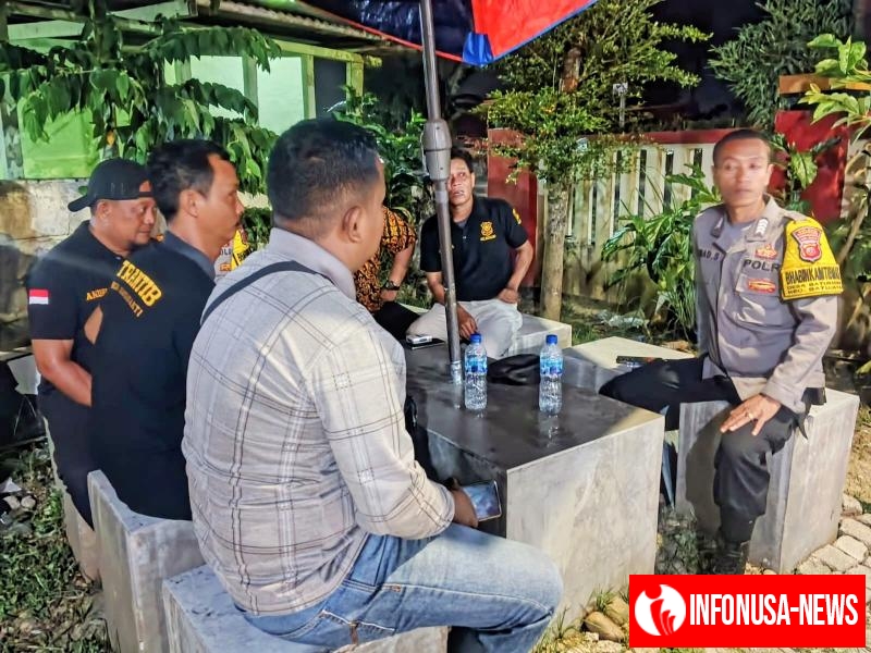 Anggota Polsek Batujaya Sambangi Masyarakat untuk melaksanakan Kegiatan Ngawangkong Dimalam Hari