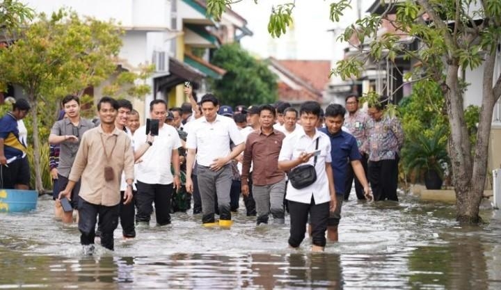 Bupati Lucky Hakim Turun Langsung, Pastikan Warga Indramayu Tak Sendiri Hadapi Banjir 