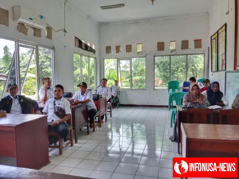 Kanit Binmas Polsek Tegalwaru Hadiri Rapat Minggon di Desa Cipurwasari