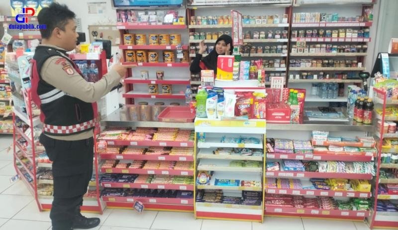 Upaya Anggota Polsek Lemahabang Sosialisasikan Layanan Call Center 110 Di Obyek Vital