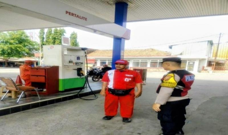 Upaya Kunjungi SPBU Gempol Patroli Prekat Polsek Banyusari di Siang Hari