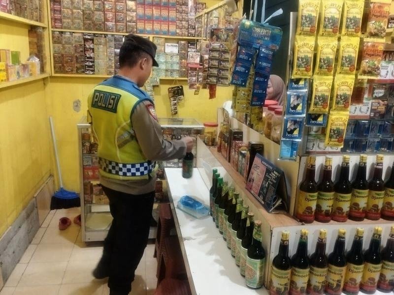 Prekat Polsek Banyusari Optimalkan Razia Miras Demi Ciptakan Situasi Kamtibmas Kondusif