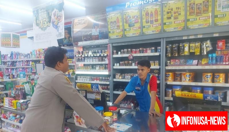 Personel Polsek Tirtajaya laksanakan Pengecekan Ketersediaan Bahan Pangan di Minimarket Desa Bolang