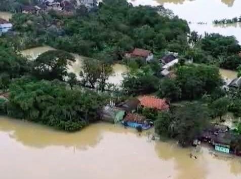 Luapan Cibeet dan Citarum Rendam Labansari, Warga Mengungsi Saat Banjir Capai 2 Meter
