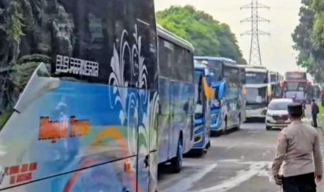 Ribuan Buruh Bekasi Tumpah ke Monas, Suarakan Harapan di Hari May Day 2026 