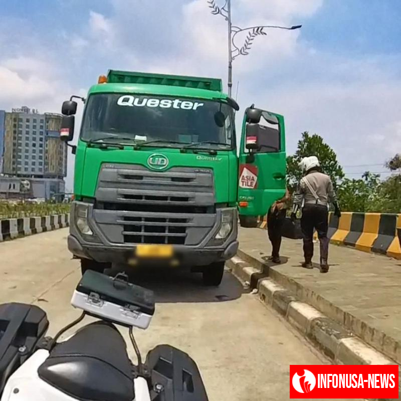 Potret Satlantas Polres Karawang Upayakan Kamseltibcarlantas di Jalan Raya