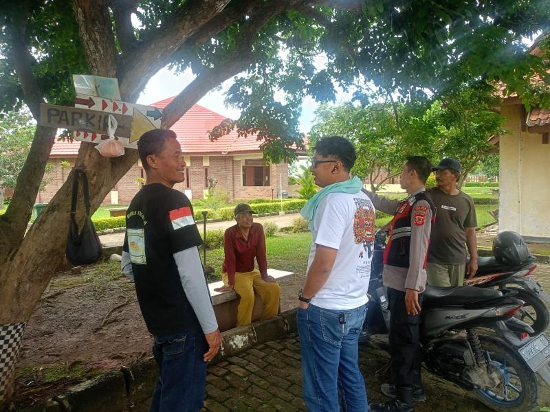 Anggota Polsek Batujaya Antisipasi GU Kamtibmas di Tempat Wisata Museum Candi Jiwa Batujaya melalui kegiatan Patroli Prekatnya