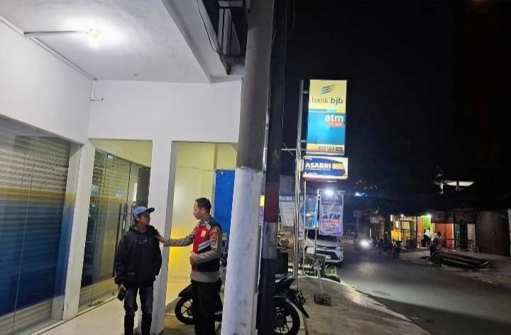 Fasilitas Objek Bank BJB Dipastikan Malam Aman, Personil Polsek Tegalwaru Giat Monitor