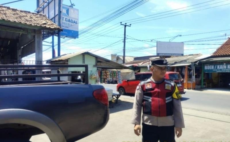 Upaya Anggota Prekat Polsek Banyusari Giat Patroli Jalan Raya Antisipasi Kejahatan di Wilayah Binaan