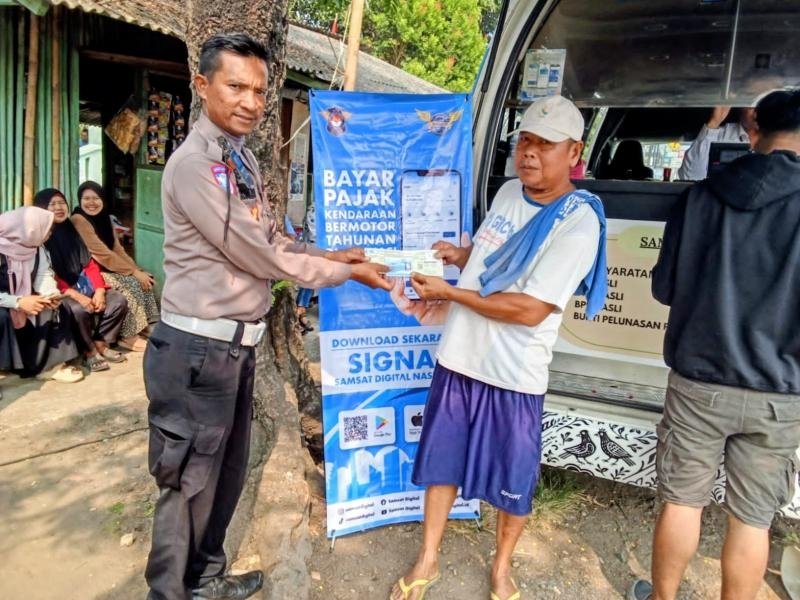 Satlantas Polresta Karawang Hadirkan Kemudahan Bayar Pajak Kendaraan untuk Warga, Melalui Gerai Samsat Keliling