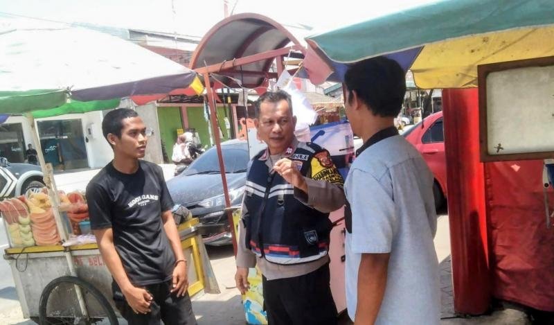 Upaya Bhabinkamtibmas Polsek Telagasari Sebar Himbauan TPPO Kepada Masyarakat Binaan