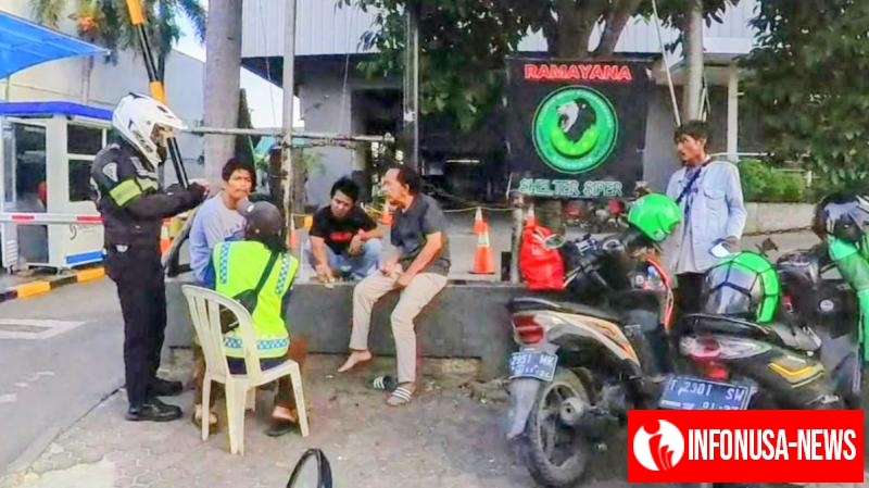 Gaungkan Kamseltibcarlantas, Polantas Serukan Keselamatan Berkendara Kepada Driver Ojol di Karawang