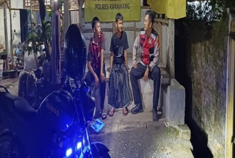 Bhabinkamtibmas Polsek Tegalwaru Sambang Warga Desa Cintawargi ,Ajak Waspada Kamtibmas