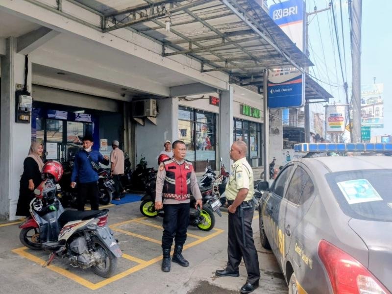 Personil Samapta Polsek Klari Patroli Siang Sasaran Objek Vital Perbankan