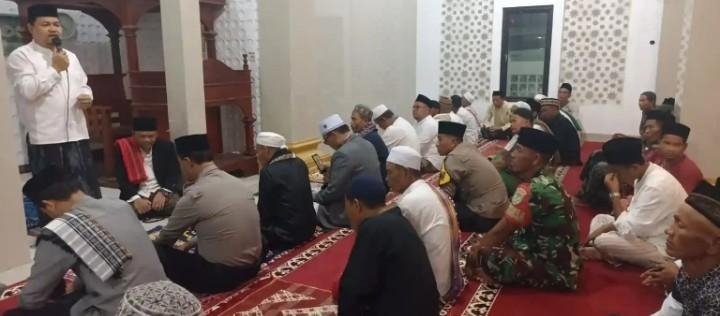 Tarawih Keliling, Polisi Ajak Warga Plered dan Tegalwaru Jaga Kamtibmas Ramadan