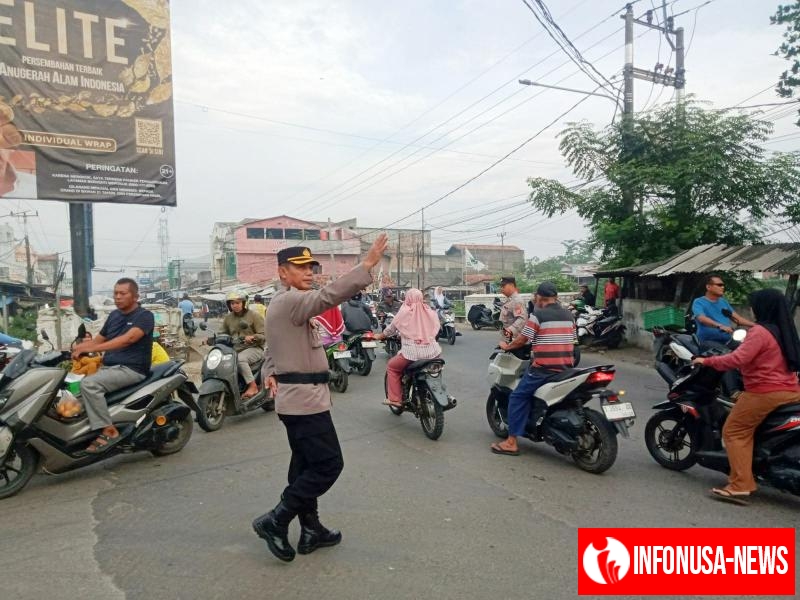 Kapolsek Rengasdengklok Bersama Anggota Giat Gatur Lalin Pagi, Antisipasi Kemacetan
