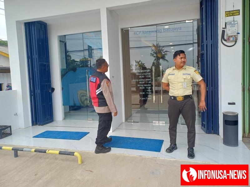 Upaya Aiptu Yulian Anggota Polsek Batujaya Sambangi Scurity Bank Mandiri Unit Batujaya untuk menyampaikan Pesan-pesan Kamtibmas