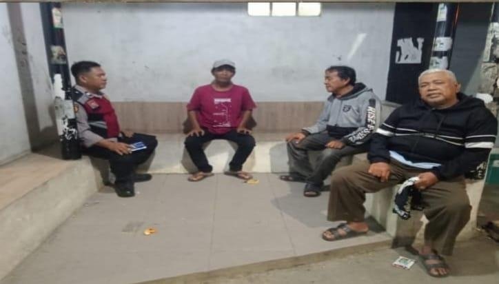 Bhabinkamtibmas Polsek Telagasari Lakukan Pembinaan Siskamling Di Desa Binaan