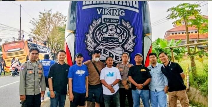 Pastikan Kamtibmas Kondusif, Personel Polsek Purwasari Kawal Ketat Acara Nobar Persib Vs Persijap