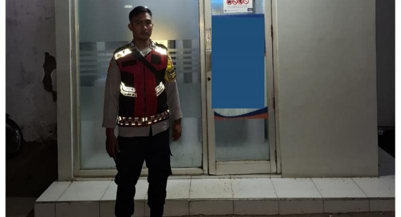 Personel Polsek Lemahabang Laksanakan Patroli Prekat Malam